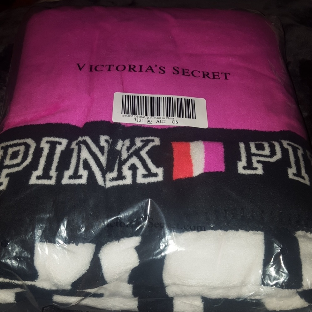 PINK V.S Blanket
